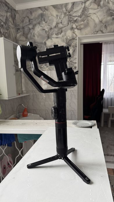 Продам стабилизатор zhiyn Crane 2