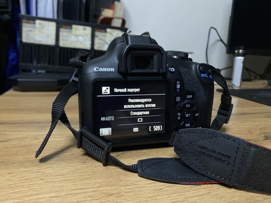 Продам Canon EOS 2000D