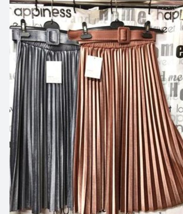 Yubka sotiladi. Plisirovka.