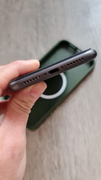 Айфон 11 продам срочно