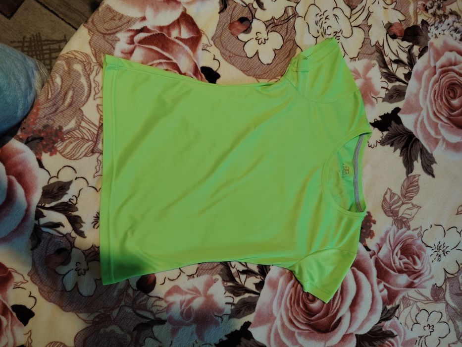 Vând tricou simplu gemini mărimea L pentru copii