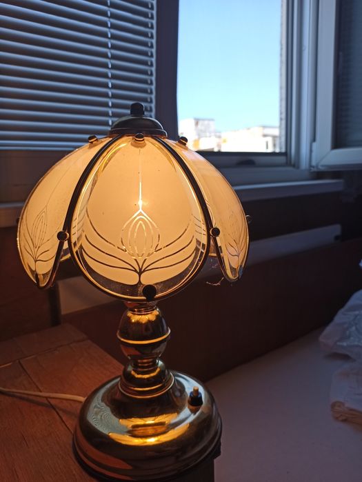 Продавам стари полюлей и настолни лампи