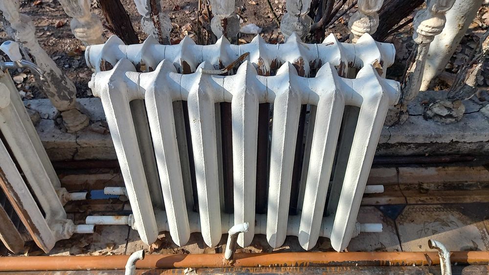 Чугунная батарея и труба д.40