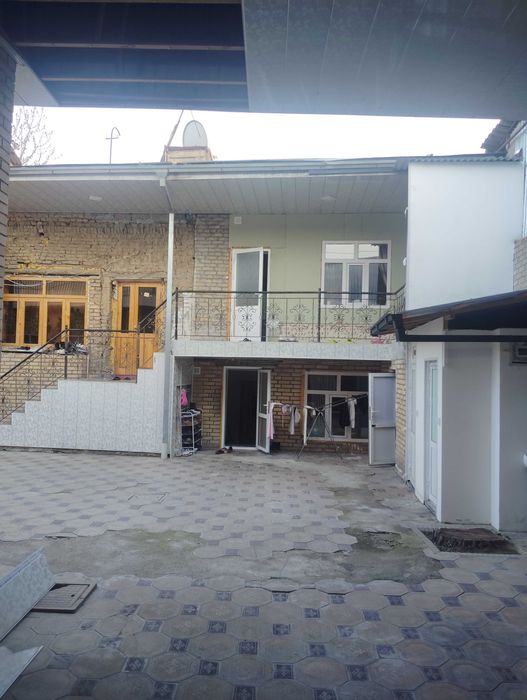 Prodayotsa dom v dol dorogi pod biznes