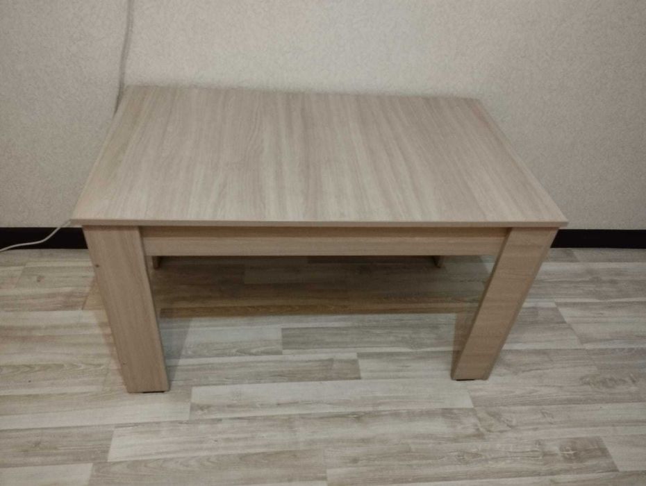 Продается  столик в отличном состоянии.