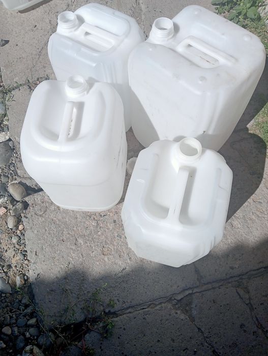 Канистры пластиковые пластмассовые.