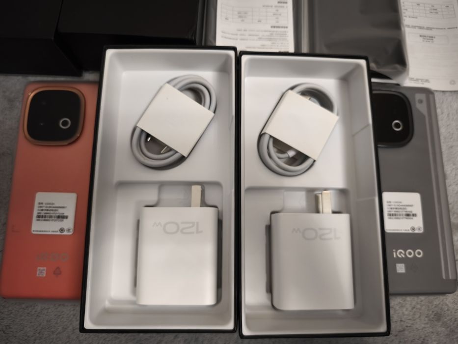 Vând telefon mobil VIVO IQOO Z10 Turbo Pro nou-nouț!!!