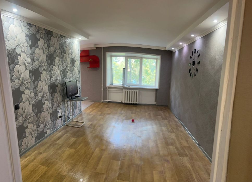Продам квартиру район 45 аптеки.