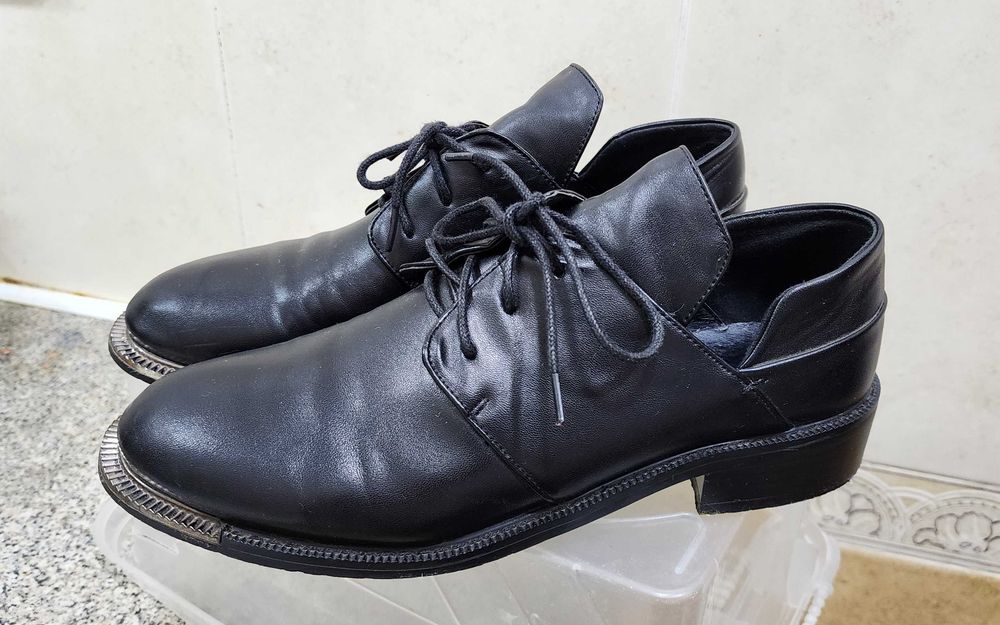 Обувь женская на низком каблуке