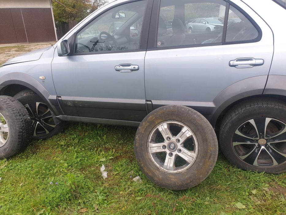 Dezmembrez kia sorento 2.5 diesel an 2005 automat și manual