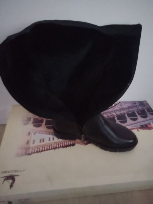 Продам женские сапоги