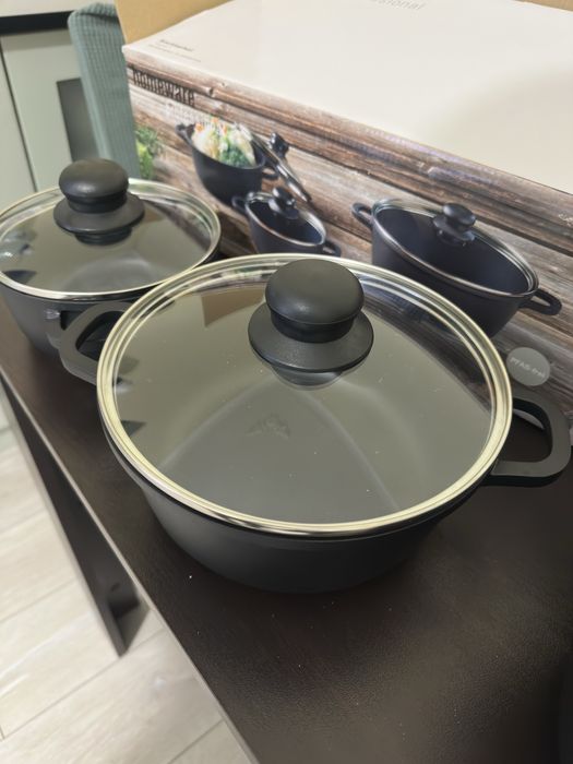 Комплект чисто нови тенджери за готвене - 3 броя