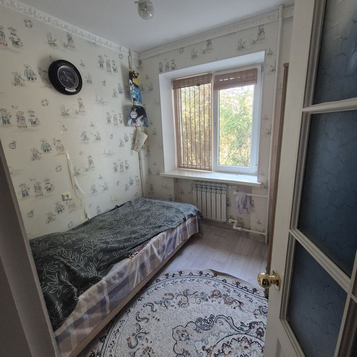 Продаю 4-комнатную квартиру