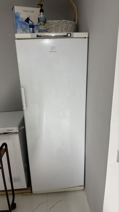 Продам морозильник Indesit