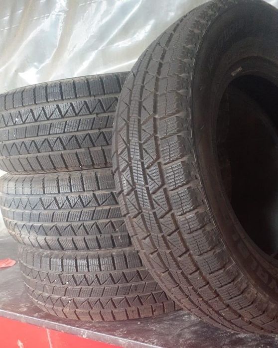 Срочно продам зимние шины в комплект