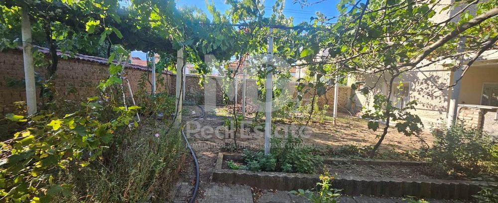 Къща в Пловдив, област-с.Тополово площ 162 цена 94500