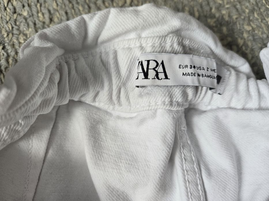 Vând 3 perechi de pantaloni scurți:2 perechi zara, 1 pereche colin's d