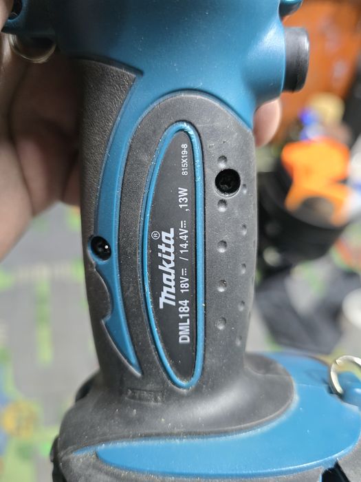 Vând lanterna makita