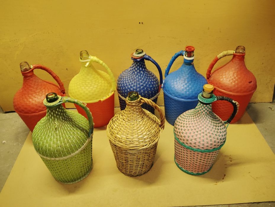 Стари стъклени дамаджани