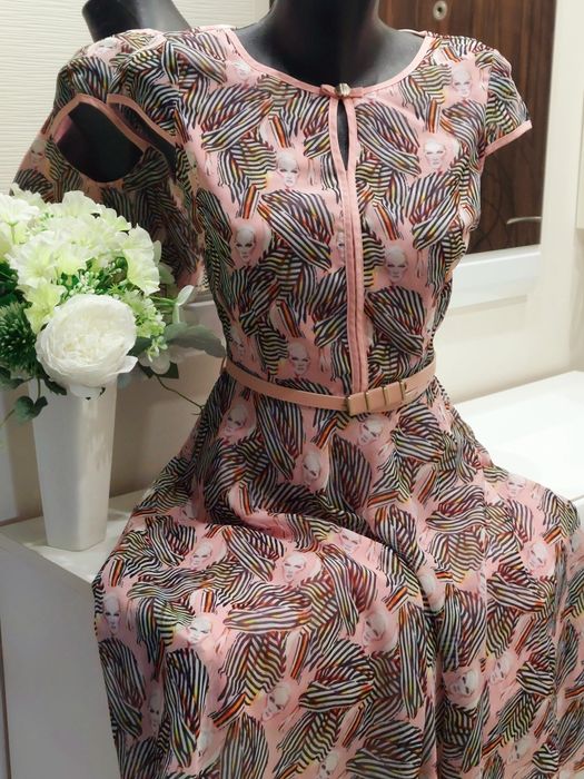 Нежна рокля в розов цвят