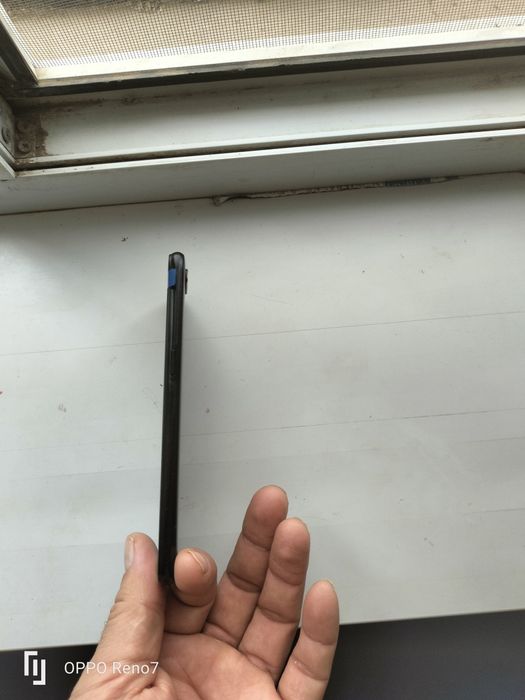 Телефон сатылады.