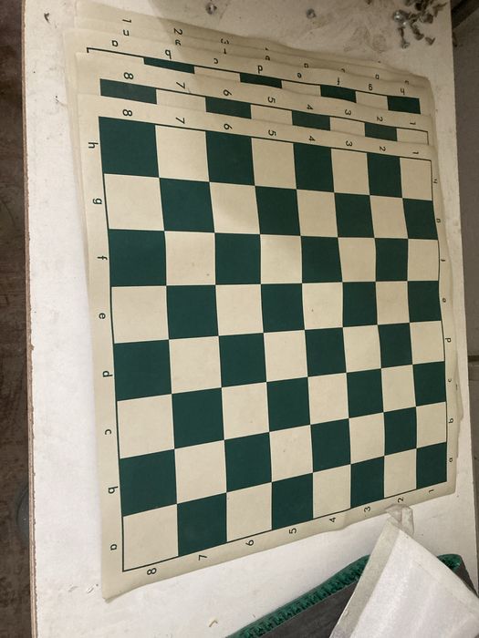 Шахматная доска, фигуры, часы