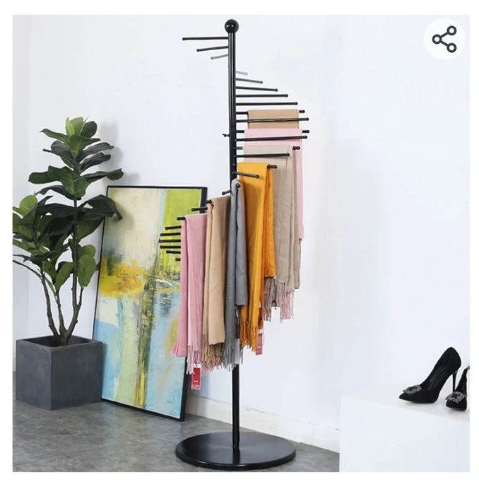 Золотая полка для шарфов,