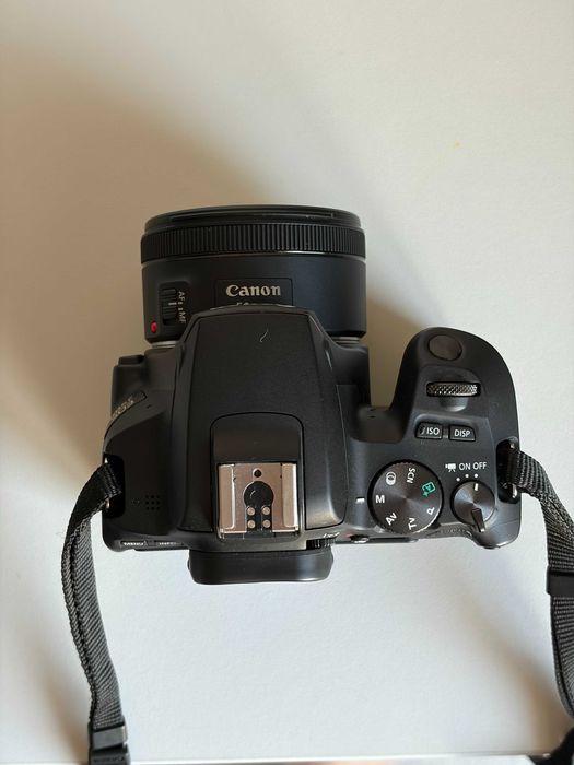 Canon 250D + два обектива