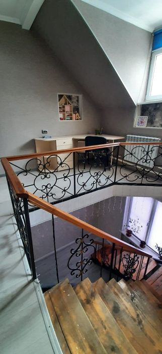 Продам дом 2 этажа.