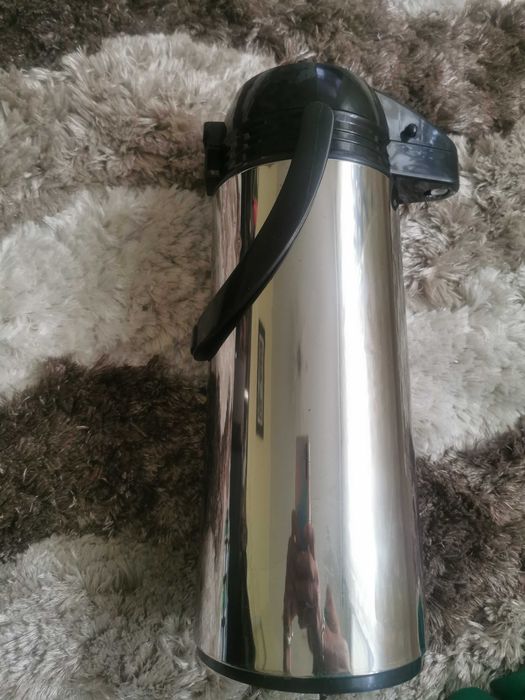Продавам голям гръцки термос с помпа
