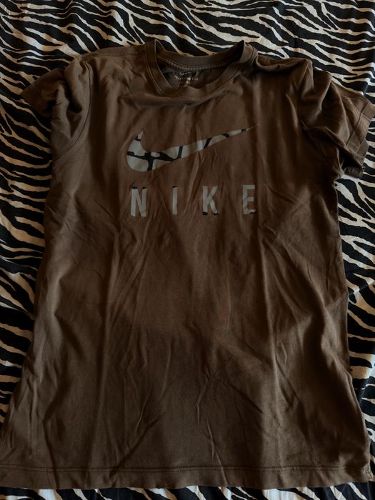 Nike тениски.