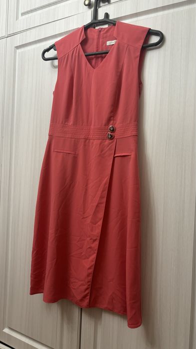 Продам женские платья