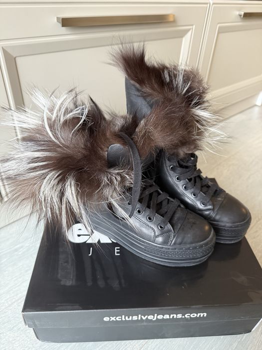 Боти от естествена кожа с естествен пух