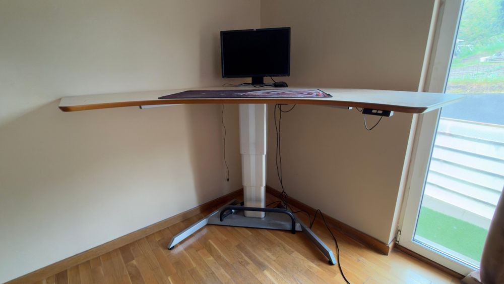 Vând birou stand up electric cu ridicare din Cluj.