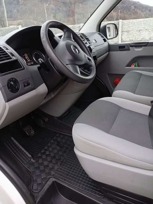 Vând autoutilitara Volkswagen Transporter T5,an de fabricație 2015,TDI