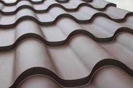 Lucratori in acoperisuri - reparatii acoperisuri - sisteme acoperis