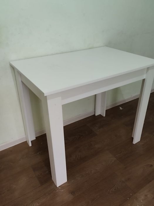 стол 6000тг сатылады