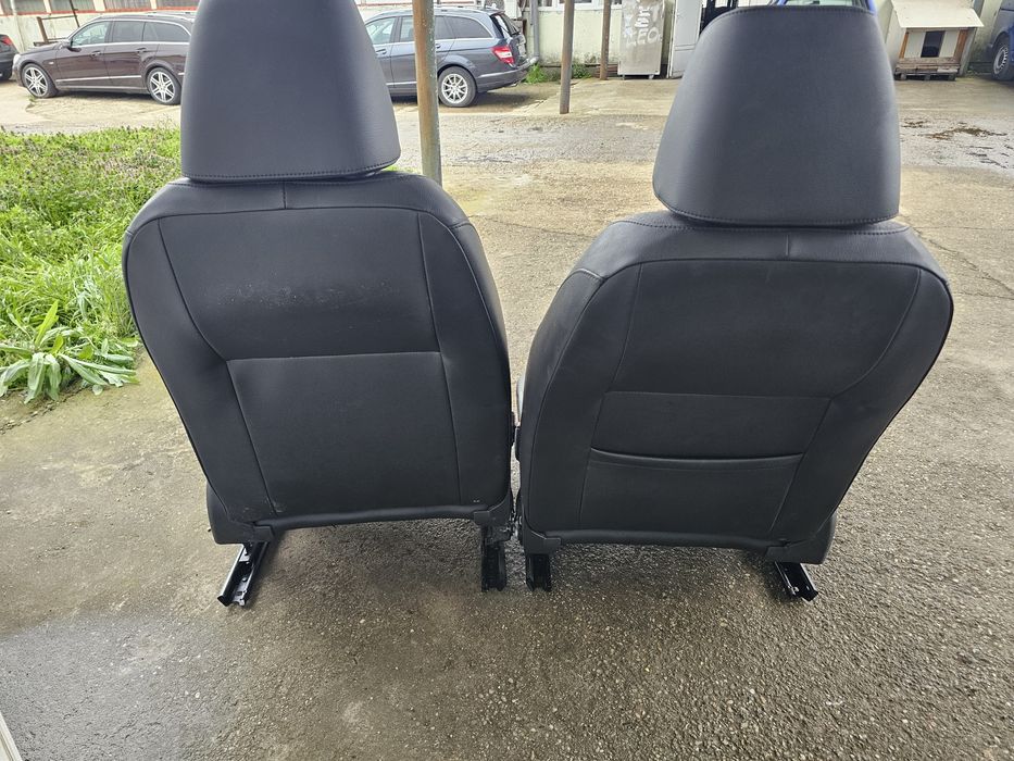 Tapiterie piele , scaune fata încălzite  , bancheta   vw Jetta 2013