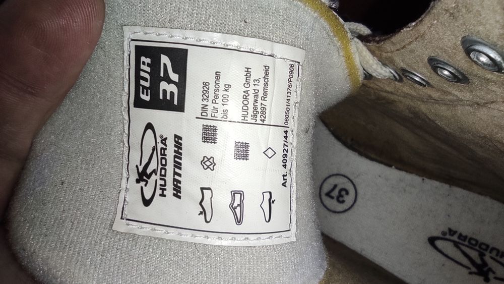 Коньки фигурные.