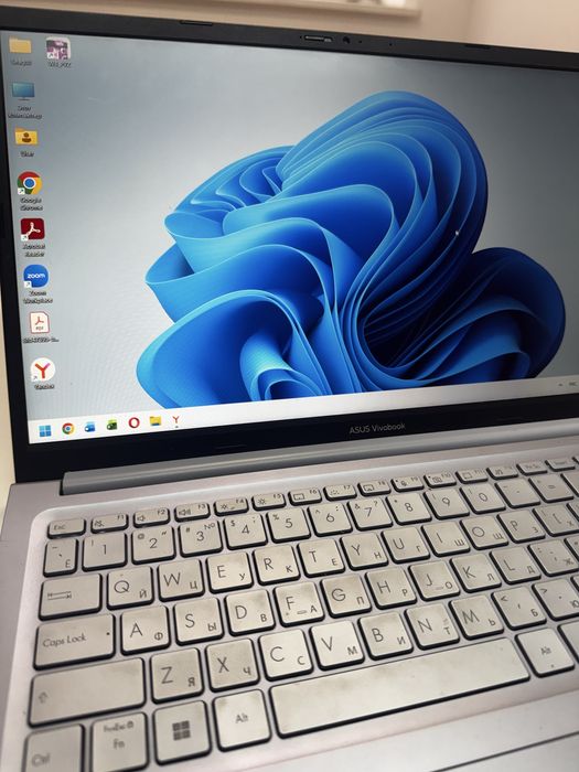 ASUS VivoBook 15 (Core i7 / 16 GB)