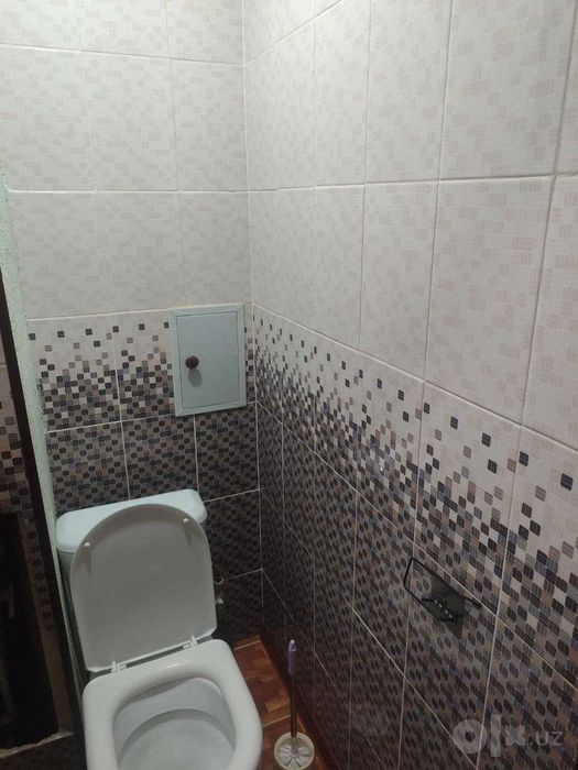 Uy sotiladi 2 xona qorasu  6 da