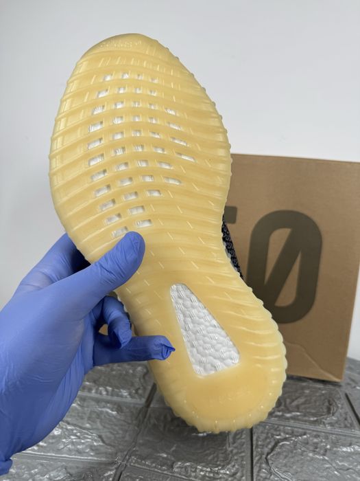 Yeezy 350 v2 Carbon