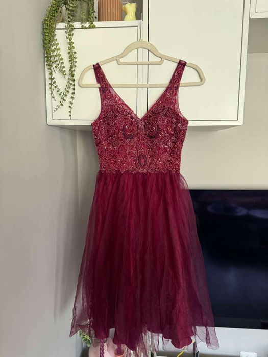 Официална рокля Laona в бордо червено с камъни и тюл за сватба