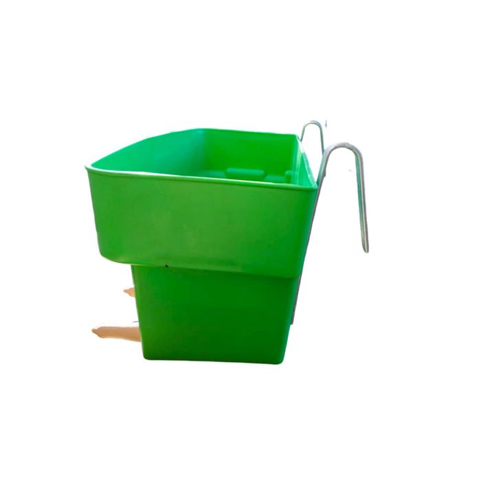 Hranitoare compartimentata vitei, cu 5 tetine, capacitate 30L