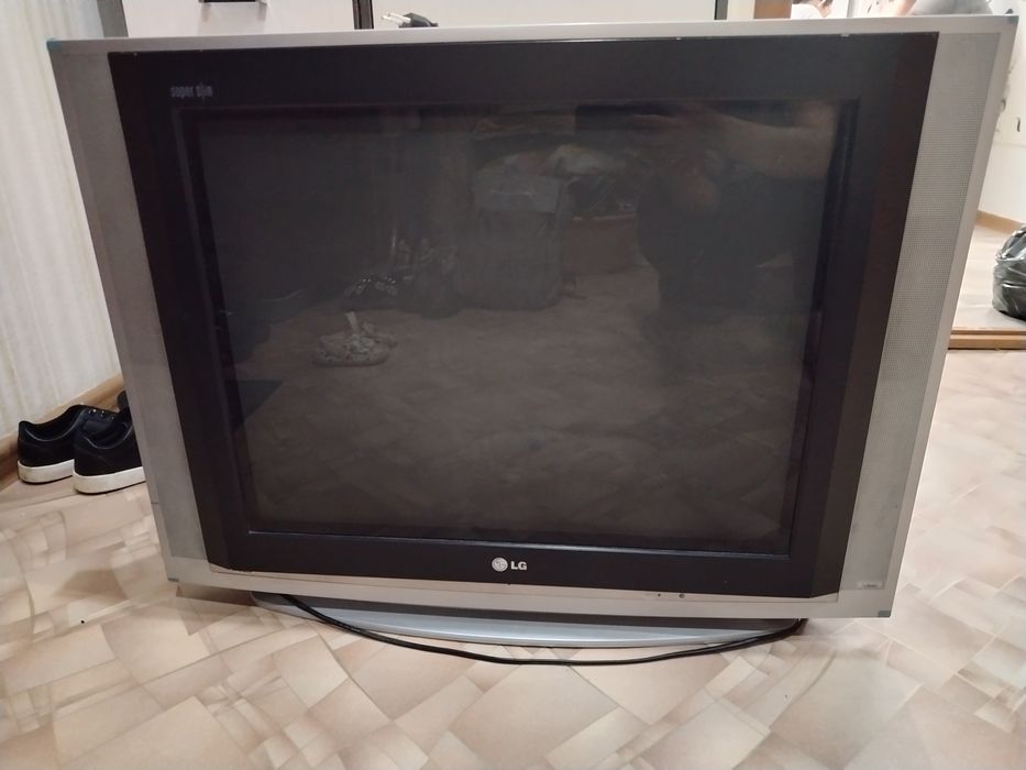 LG телевизор продам 5тыс