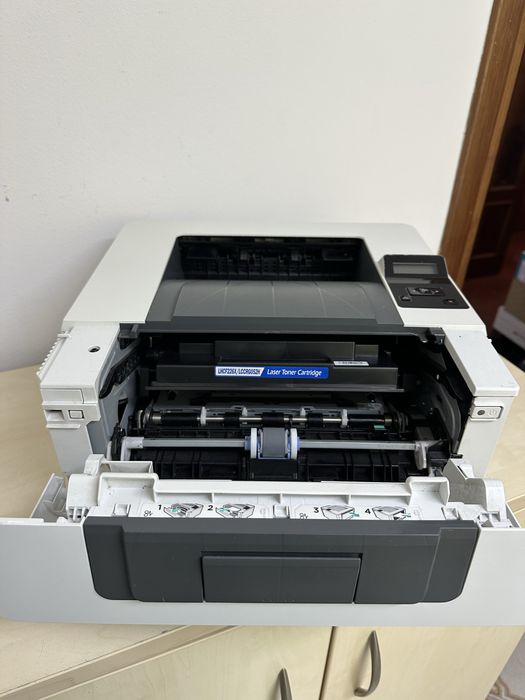 Imprimanta laser HP m402