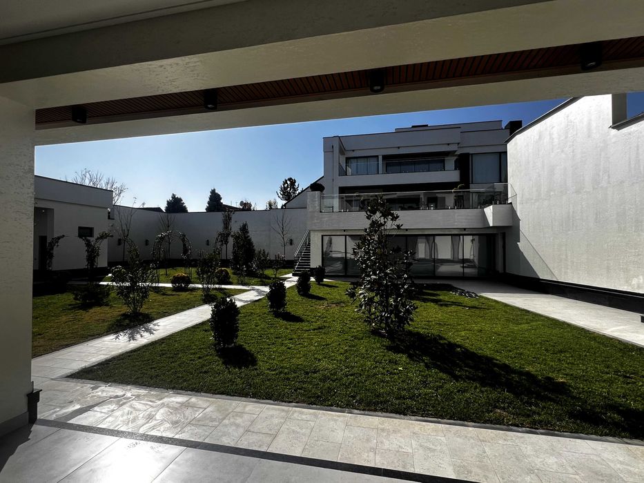 Продается шикарный дом - белая вилла в престижном районе