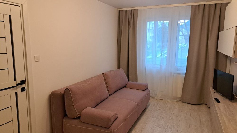 Închiriez garsoniera