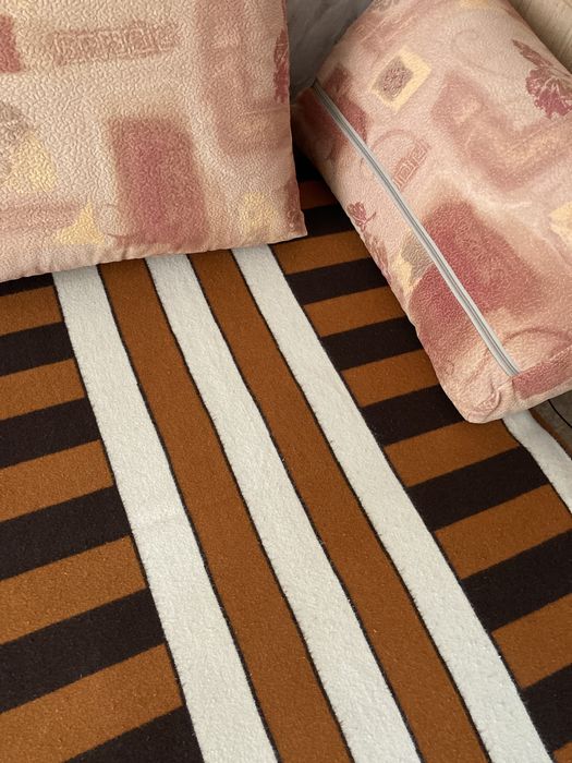 Диван-софа, с ящиками для белья .