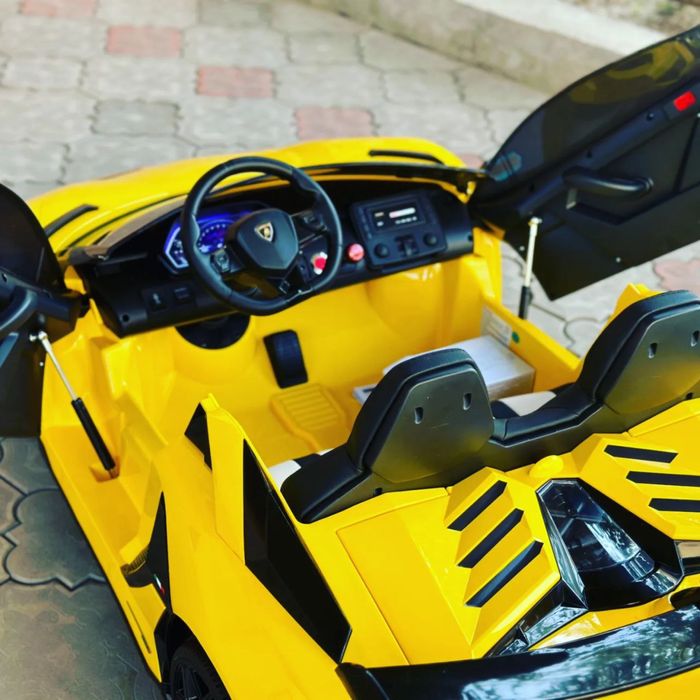 Лицензионная и двухместная детская машина Lamborghini Aventador